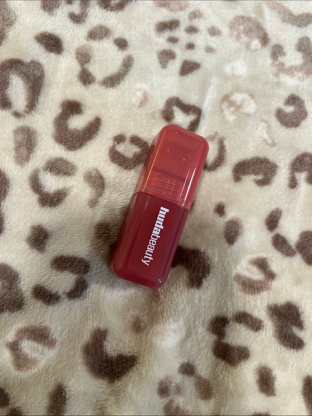 HUDA BEAUTY Strawberry Cream blush